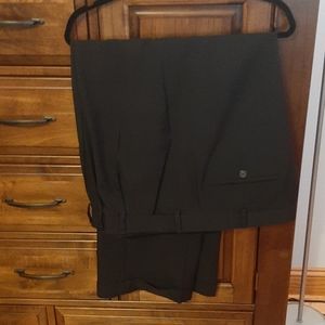 Men's Van Heusen black dress pants. 44Wx29L